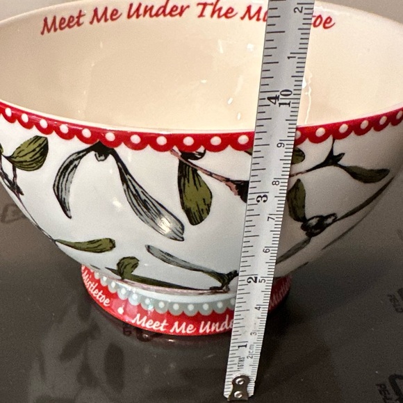 Large Porcelain Christmas serving Bowls “Meet me Under The Mistletoe” - Picture 6 of 6